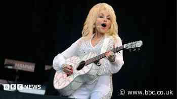 Spotify uploads lyrics for Dolly Parton's Welsh version of Jolene in Irish