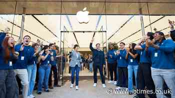 Apple Briefly Challenges Nvidia's Market Crown as AI Spending Concerns Highlight a Tighter Race