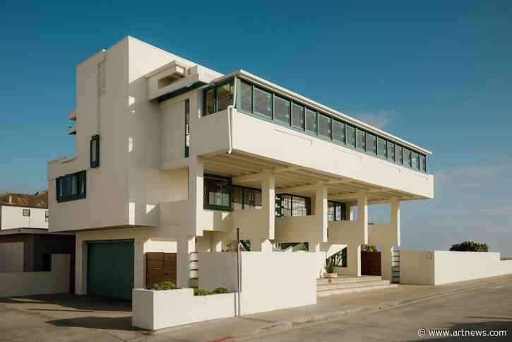 R.M. Schindler’s Modernist Beach House, Built for a California Health Nut, Hits the Market for a Breezy $18.8 Million