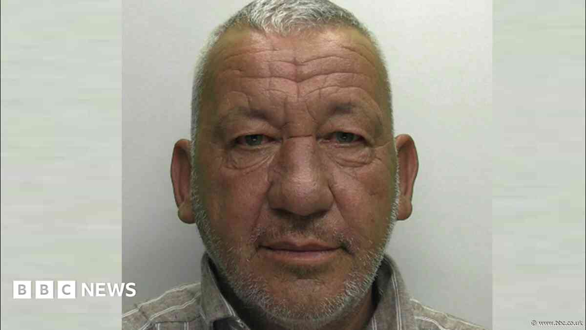 Man admits smuggling Albanians on Channel yacht