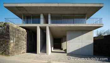 Coqueira House / Tiago Sousa Arquitecto