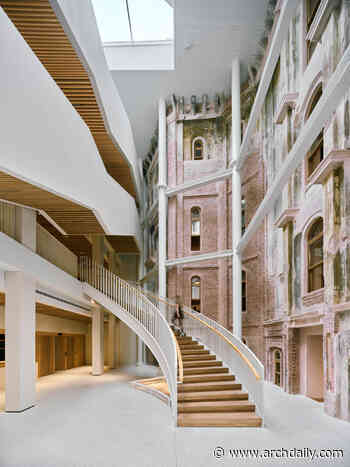 Muammer Karaca Theatre Refurbishment / Novos Studio