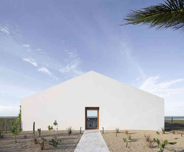 Building the View: 4 Brazilian Houses Framing the Sea