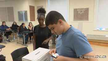Winnipeg students hold mock mayoral vote ahead of city election