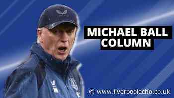 Who makes David Moyes contract and January transfer window calls with Everton up for sale?