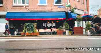 Nieuw in Amsterdam: bij Café de Vlieger eet je Hollandse klassiekers (en je zingt ze ook!)