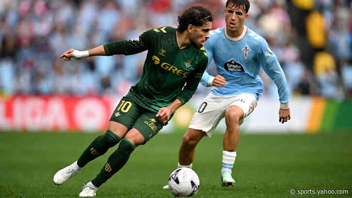 Barcelona could earn €11 million as PSG consider move for former winger – report
