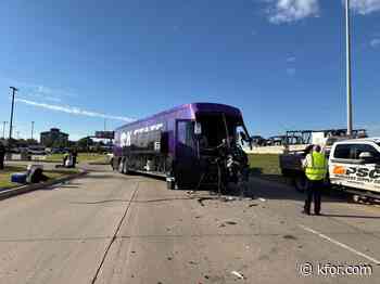 Emergency crews respond to crash involving bus carrying 7th graders
