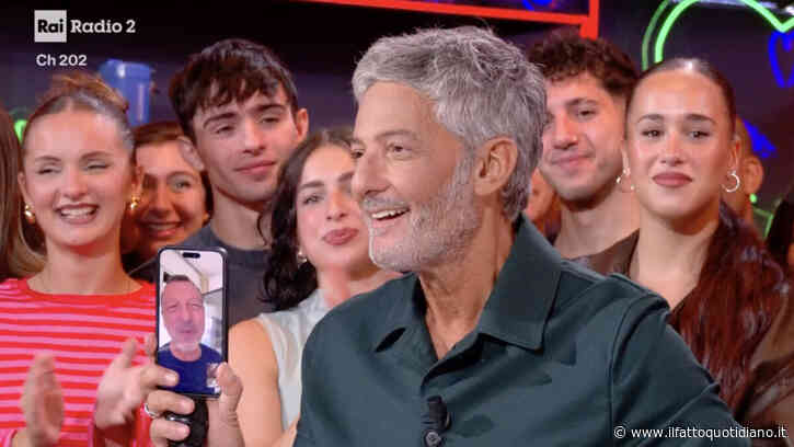Fiorello: “Non ho una parte del corpo sana. Le ginocchia sono andate. L’unica cosa rigida che è rimasta è l’alluce. La prostata sembra un pallone. Ho l’artrosi alle dita come Mano della Famiglia Addams”
