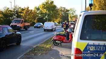 Unfall in Kolbermoor: Roller und Auto zusammengestoßen – Vespafahrer am Bein verletzt