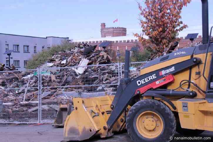 1 person ‘unaccounted for’ after massive blaze destroys former Victoria hotel: police
