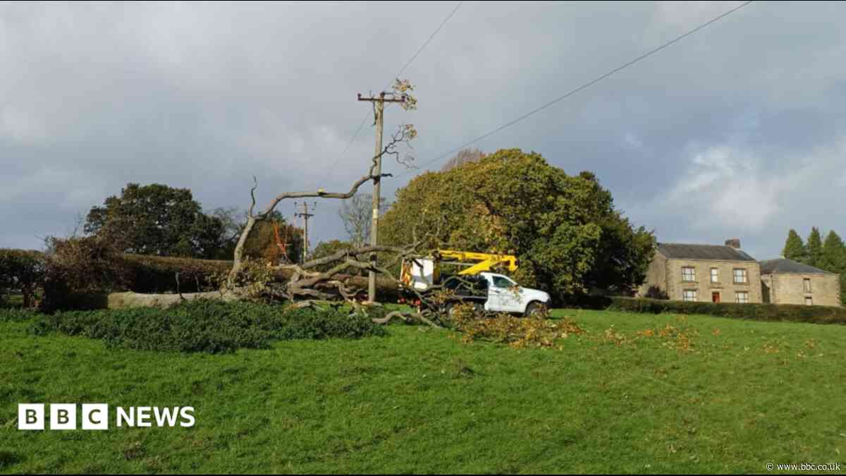 Storm Boelo: Hundreds of homes still without power