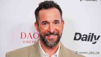 Noah Wyle named People's Sexiest Man Alive