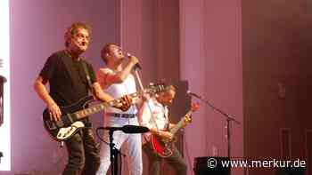 „Forever Queen“ reißt Weilheimer Stadthalle mit: Publikum tanzt in den Gängen