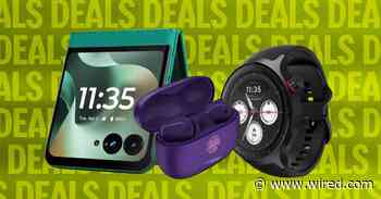 Motorola Deal: Get a Free Smartwatch and Earbuds When You Buy a Razr