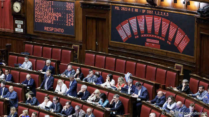 Reintegro dei medici no-vax radiati, c’è l’ok della Camera con soli 13 voti di scarto. Le opposizioni: “Schiaffo a vittime e scienza”