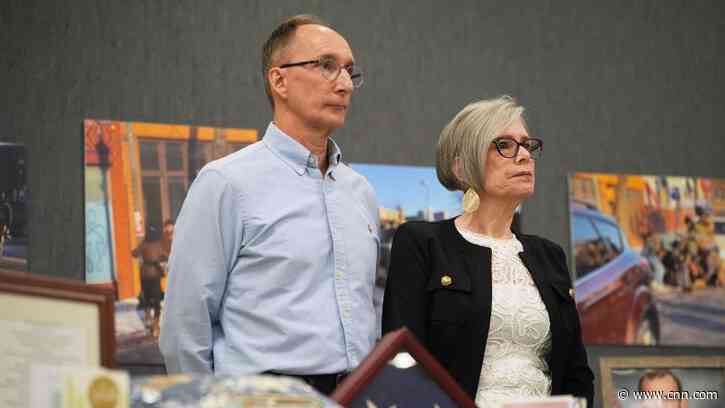Alex Pretti's family says the DOJ is stonewalling their efforts for justice