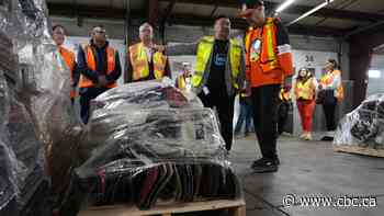 2 First Nations in Manitoba getting assist with hockey gear