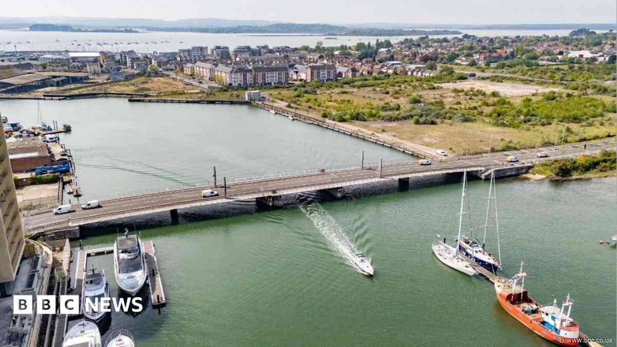 Lifting bridge to shut for week for repairs