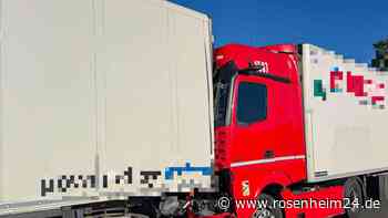 Fahrer von Sattelzug übersieht Stauende und prallt auf A8 bei Rohrdorf in Heck von Lkw