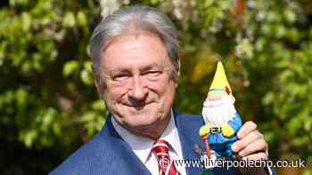 Alan Titchmarsh's three winter flowering plants for garden colour until spring