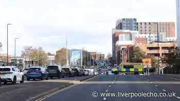 Liverpool city centre road closed LIVE as 'debris' falls from building