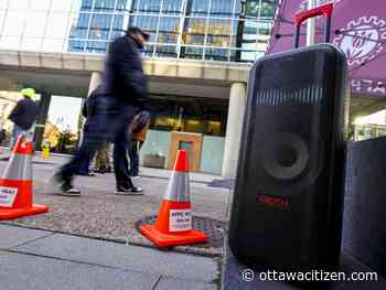 Striking Bank of Canada security guards fined after noise complaints to mayor's office