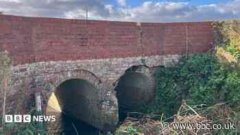Motorists told to steer clear of 'dangerous' bridge