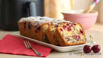 Der Backofen bleibt aus: So wird der Schoko-Kirsch-Kuchen in der Heißluftfritteuse herrlich saftig