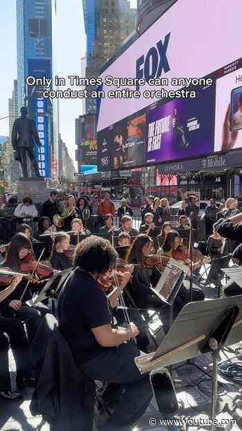 The baton was in visitors’ hands! 🎶🎻 #TimesSquare #NYC #NYCFreeEvents #LiveOrchestra #Orchestra