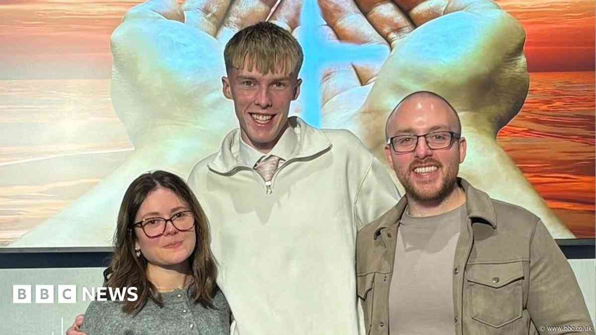 Two teenagers ordained as Church of Scotland elders