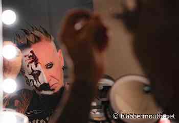 MUDVAYNE And HELLYEAH Vocalist CHAD GRAY Covers CHRISTINA AGUILERA's 'Beautiful'