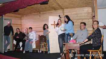 Bei der Theatergruppe Giggenhausen stirbt dieses Mal der Boandlkramer auf der Bühne