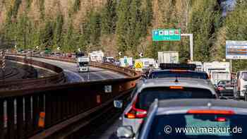 Brenner-Autobahn nach schwerem Unfall gesperrt: Chaos und kilometerlanger Stau