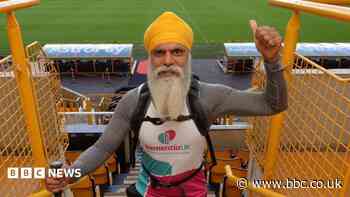Wolves fan to walk around stadium for 60 hours