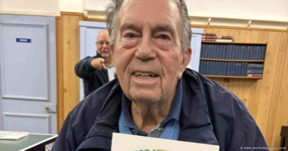 93-year-old Malcolm celebrates 80 years at Surbiton Hill table tennis club