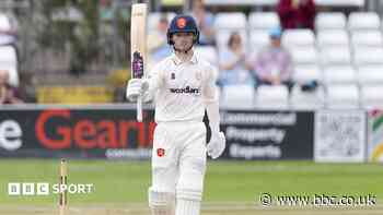 Essex wicketkeeper Bell feared career was over