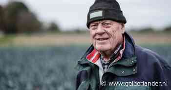 Chris (80) wist niks van tuinieren, nu voedt hij via zijn moestuin de voedselbank: ‘Maar ik word te oud’