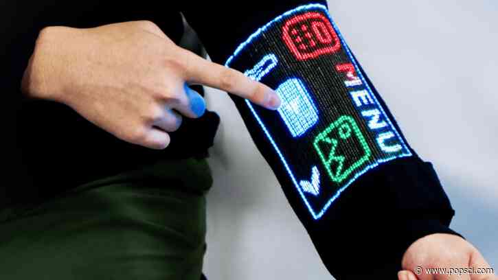 Touchscreen shirt shows photos, plays videos, and answers calls