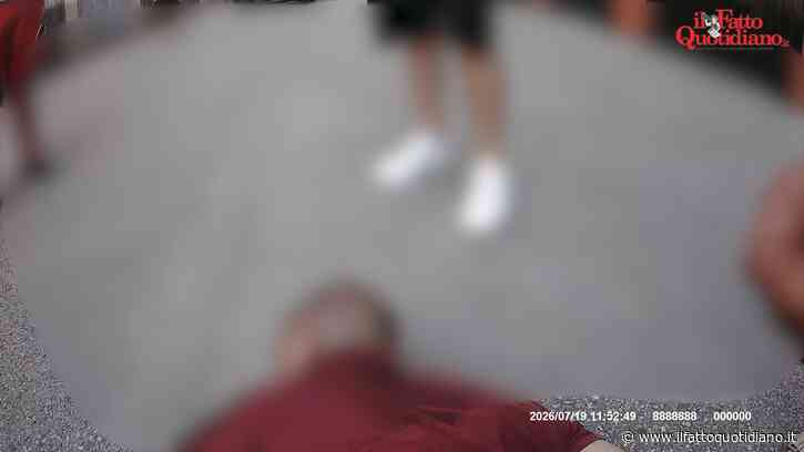 Morte Fakir, la frase del poliziotto davanti al corpo già esanime catturata dalla bodycam: “Aò? Muori và” | Video