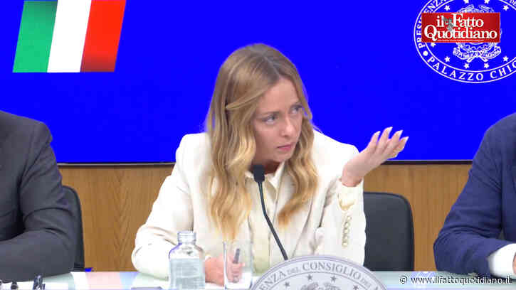 Il confronto tra Meloni e il giornalista su Siher: “Non c’entra con il weekend degli incidenti”. E la premier: “Mi scuso, ho sbagliato un verbo, sono contenta che lei lo difenda”