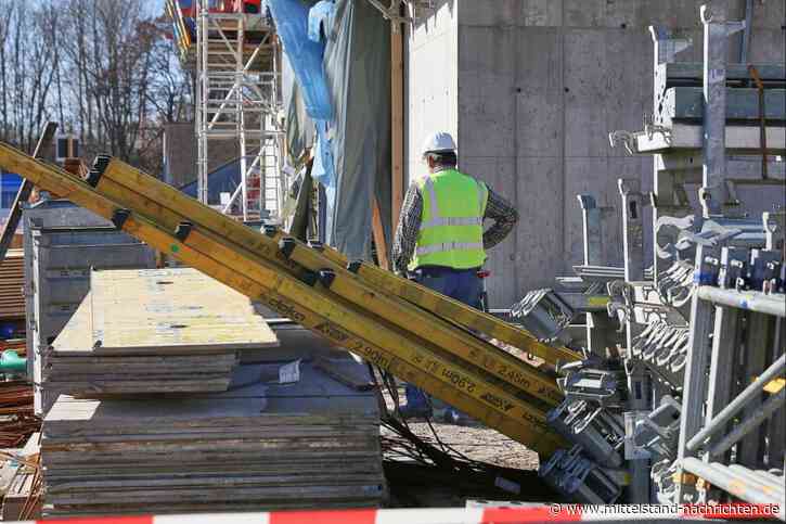 Ifo-Beschäftigungsbarometer Oktober leicht gestiegen: Unternehmen planen weniger Stellenabbau
