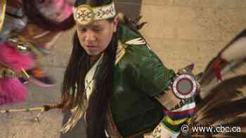 Powwow, other events teach Winnipeg newcomers about Indigenous culture