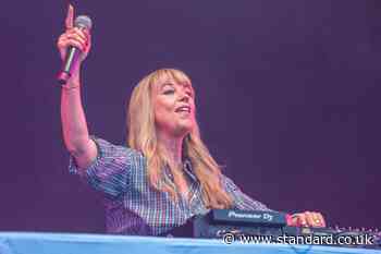 Sara Cox holds on to Radio 2 breakfast listeners