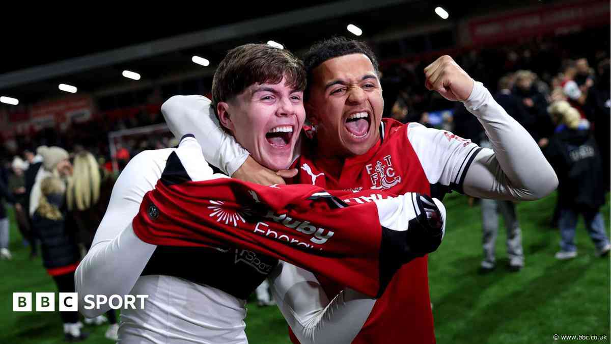 Fleetwood to face Everton or Newcastle in last eight
