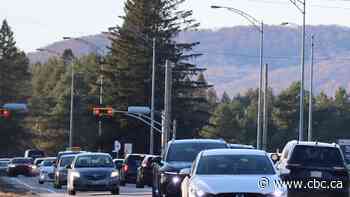 As military housing expands in Shannon, Que., mayor calls for urgent action on traffic
