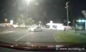 Auto probeert BMW M3 bij te houden, crasht