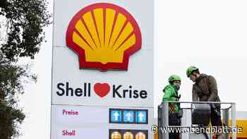 „Milliarden für Shell“: Greenpeace demonstriert an Hamburger Tankstelle