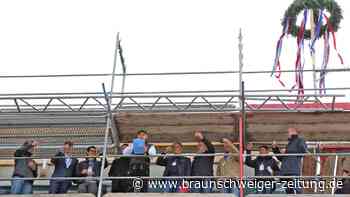 Torsituation am Seeliger-Park in Wolfenbüttel: Das Gymnasium im Schloss baut
