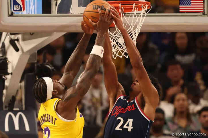 'A true professional': Jarred Vanderbilt leads Lakers' bench unit against Clippers